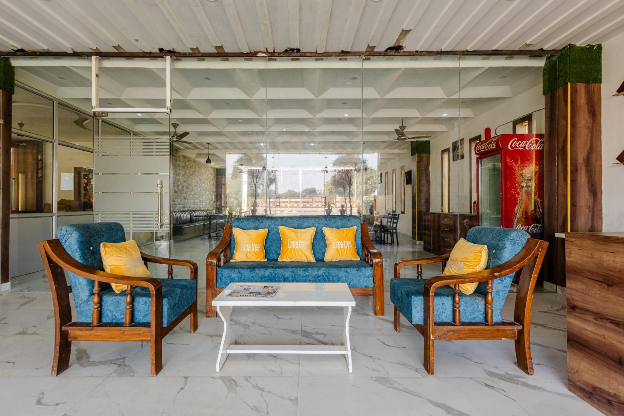 Lime Tree Hotel And Banquet Вриндавана Экстерьер фото