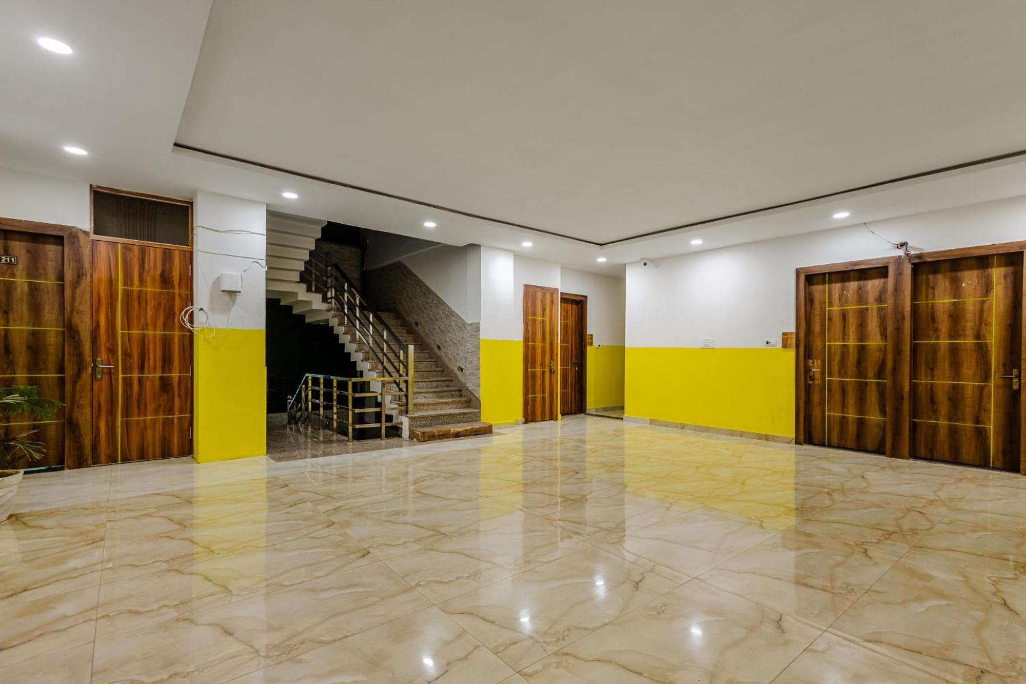 Lime Tree Hotel And Banquet Вриндавана Экстерьер фото