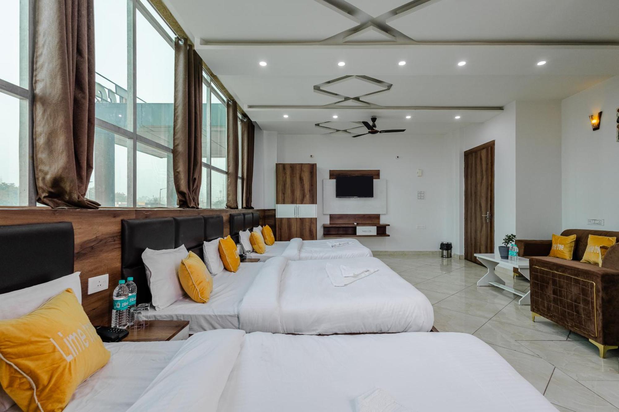Lime Tree Hotel And Banquet Вриндавана Экстерьер фото