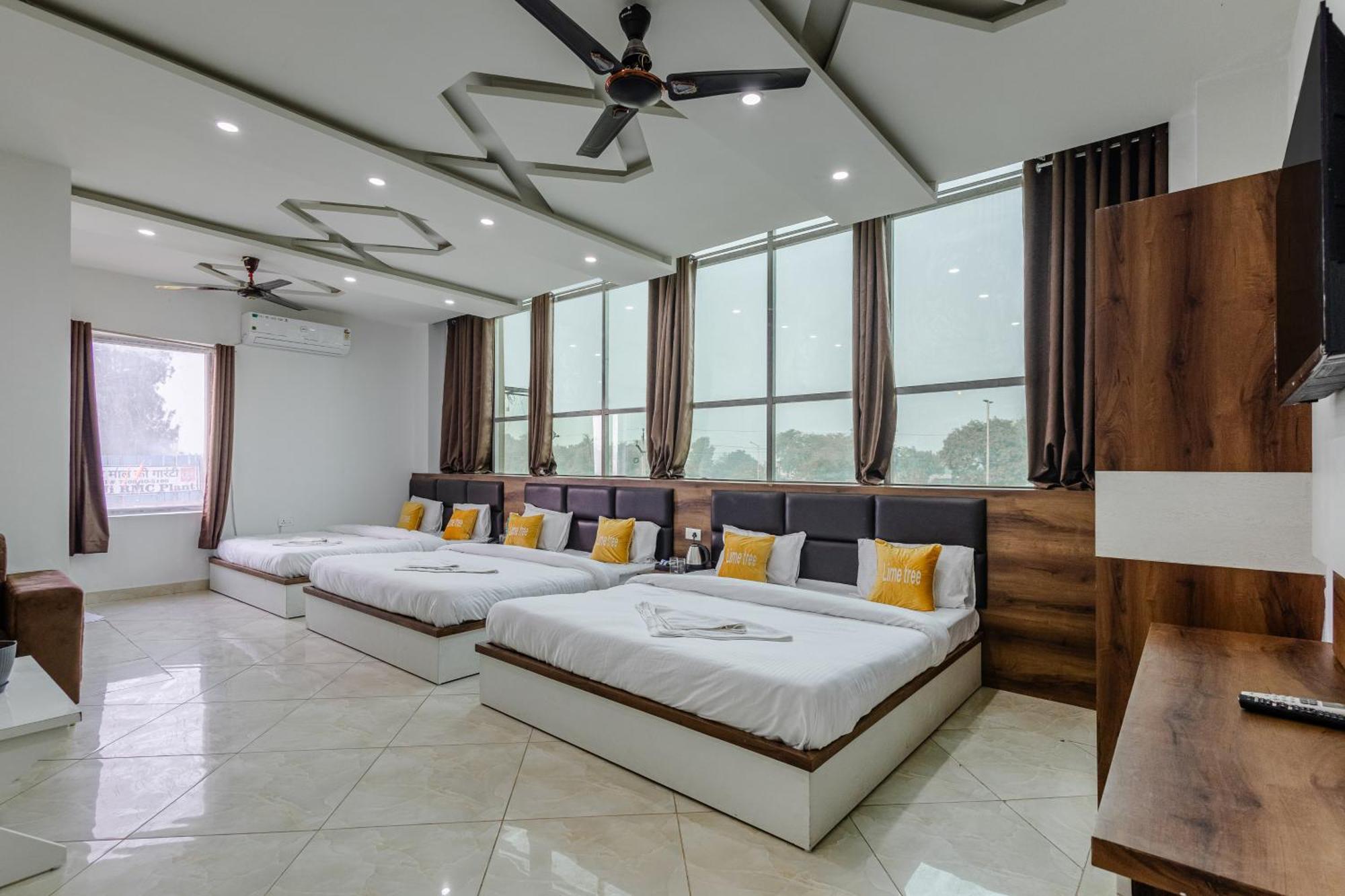 Lime Tree Hotel And Banquet Вриндавана Экстерьер фото