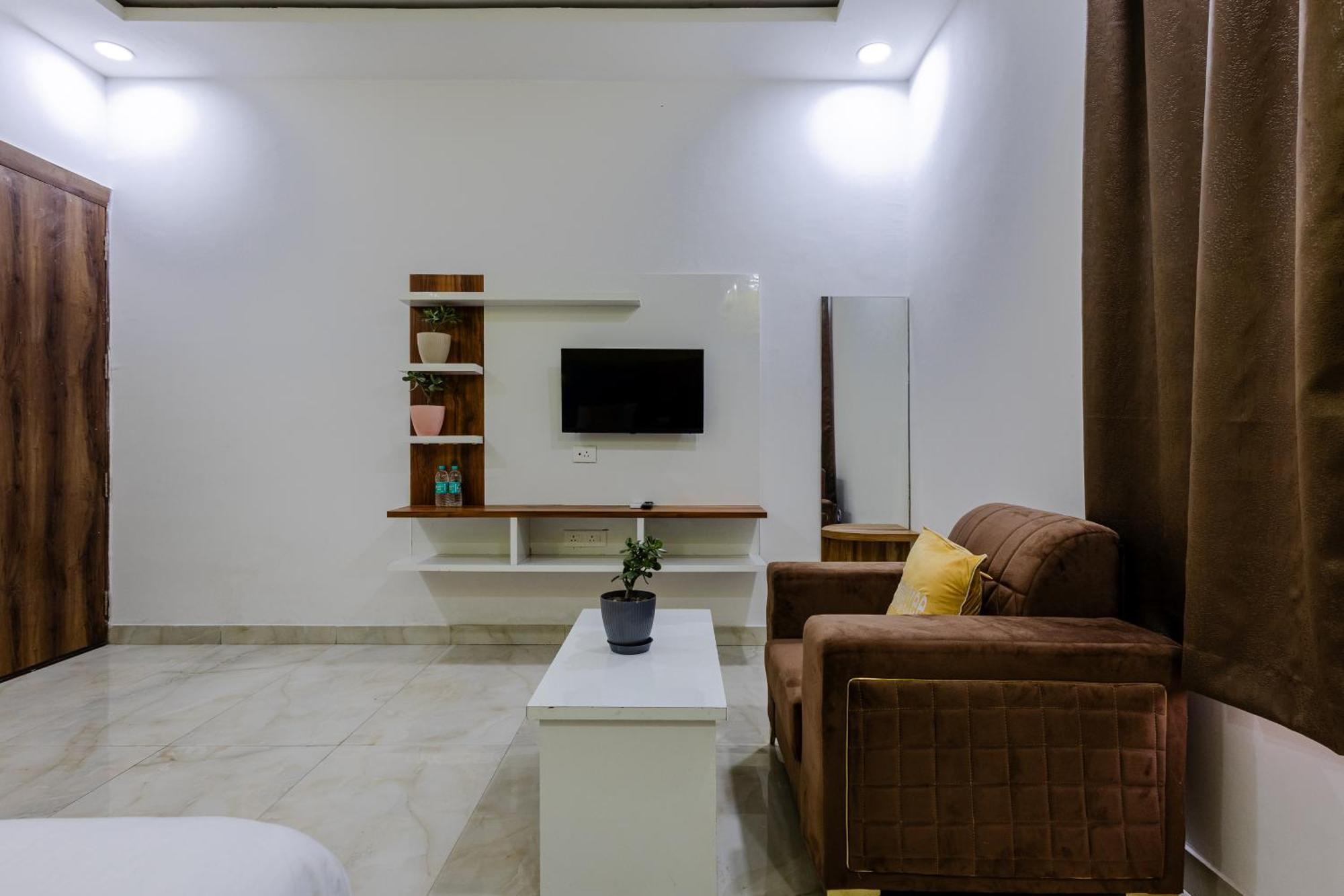 Lime Tree Hotel And Banquet Вриндавана Экстерьер фото